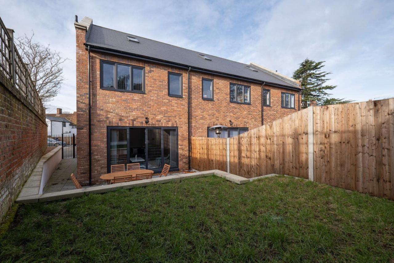 Modern 4 Bedroom House With Parking In Farnham Royal, Slough By 360Stays Extérieur photo